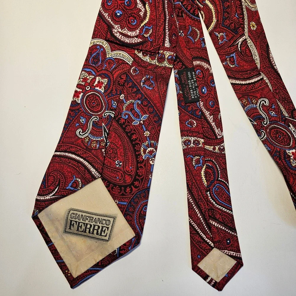 Vintage Gianfranco Ferre Mens Silk‎ Tie Burgundy Red Paisley Made in Italy Neck
